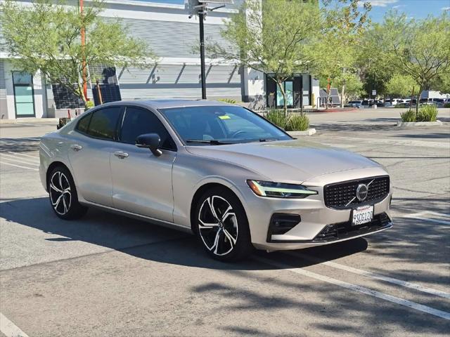 2024 Volvo S60 B5 Core Dark Theme