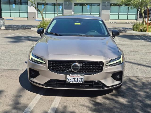 2024 Volvo S60 B5 Core Dark Theme