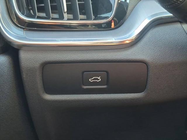 2024 Volvo S60 B5 Core Dark Theme