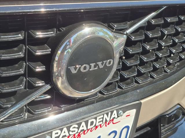 2024 Volvo S60 B5 Core Dark Theme
