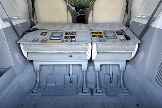 2011 Toyota Sienna Base V6