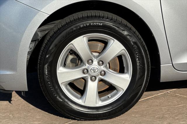 2011 Toyota Sienna Base V6