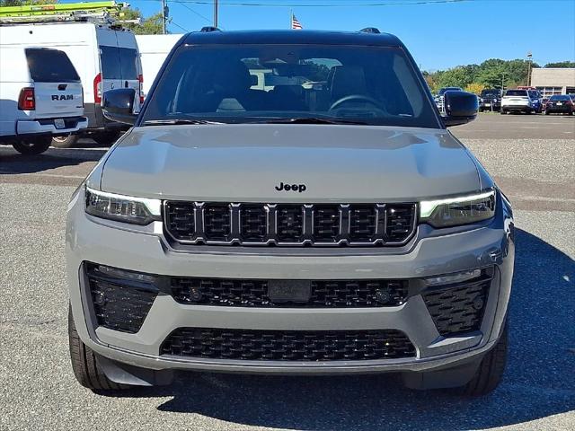 2027 Jeep Grand Cherokee GRAND CHEROKEE SUMMIT 4X4 2027 Jeep Grand Cherokee GRAND CHEROKEE SUMMIT 4X4