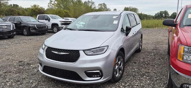2024 Chrysler Pacifica Limited for sale in Monroe, MI