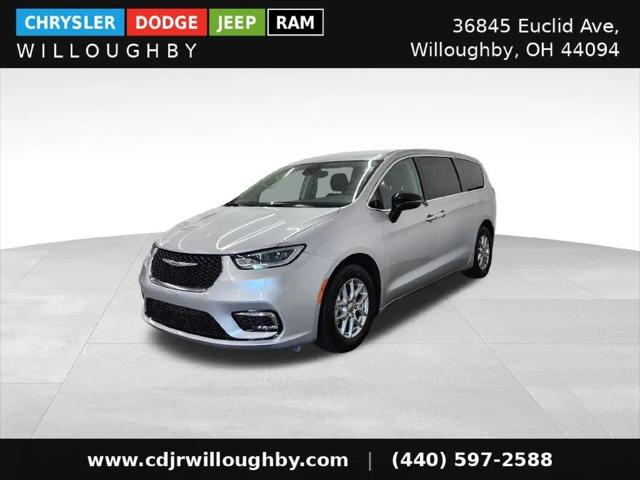 2024 Chrysler Pacifica Touring L for sale in Willoughby, OH