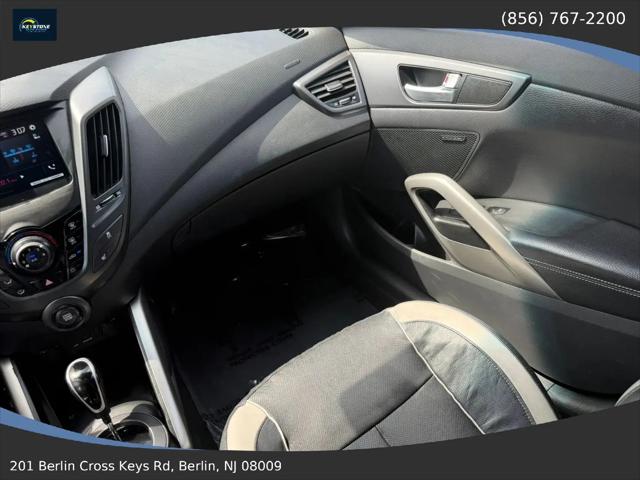 2013 Hyundai Veloster Turbo w/Black