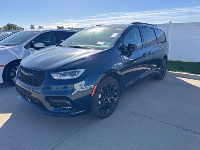 2025 Chrysler Pacifica Limited AWD