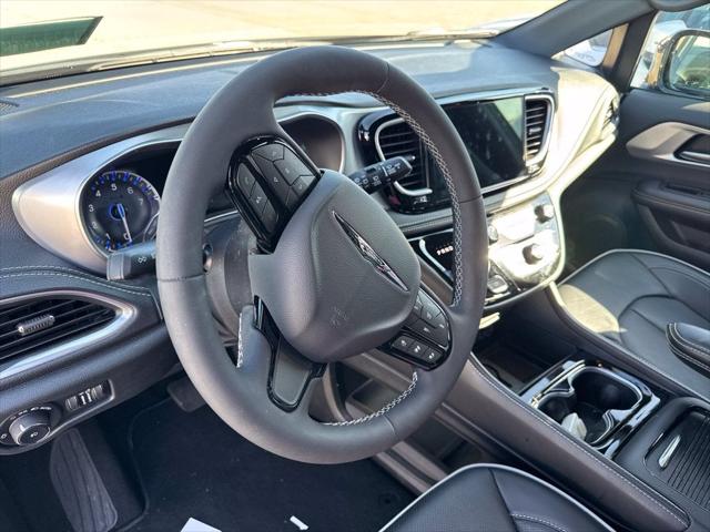 2025 Chrysler Pacifica Limited AWD