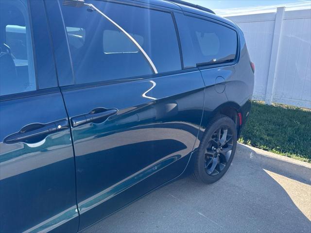 2025 Chrysler Pacifica Limited AWD
