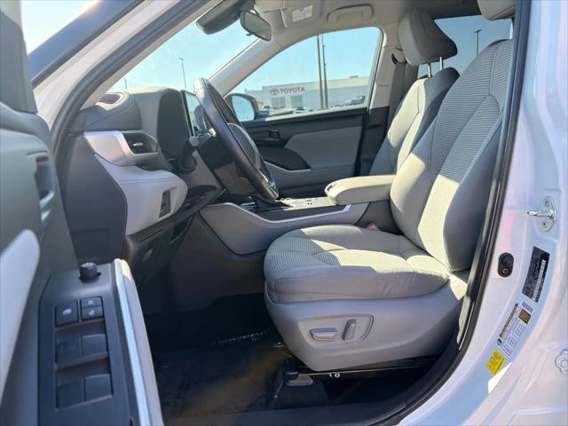 2023 Toyota Highlander Hybrid LE