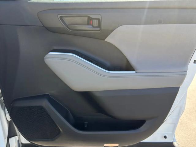2023 Toyota Highlander Hybrid LE