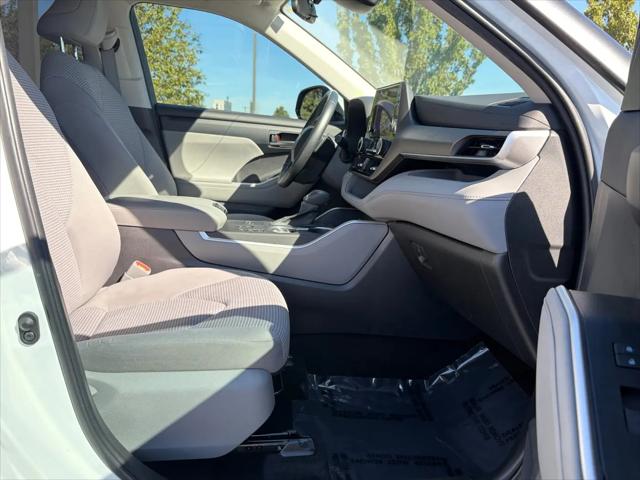 2023 Toyota Highlander Hybrid LE