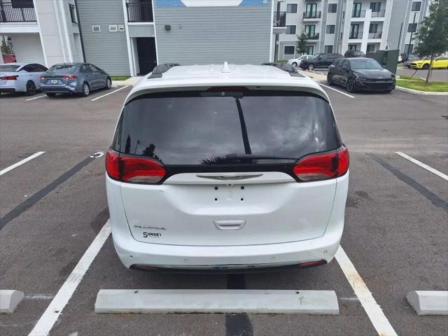 2017 Chrysler Pacifica Touring-L