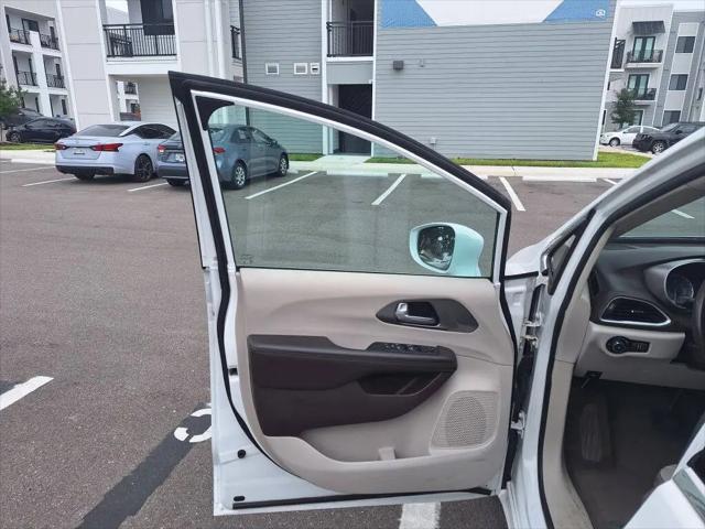2017 Chrysler Pacifica Touring-L