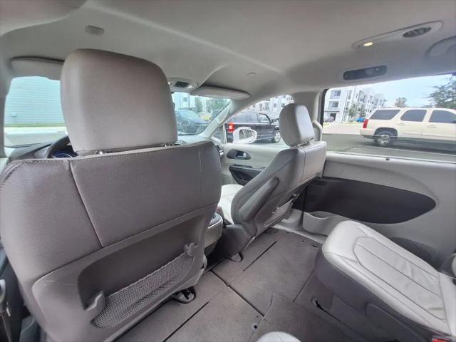 2017 Chrysler Pacifica Touring-L