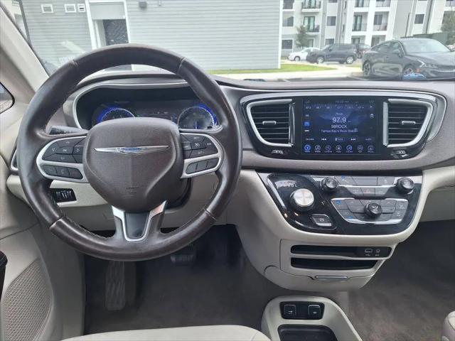2017 Chrysler Pacifica Touring-L