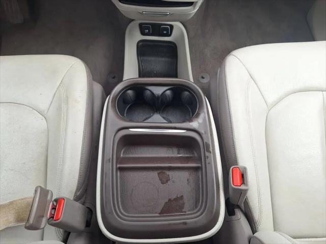 2017 Chrysler Pacifica Touring-L