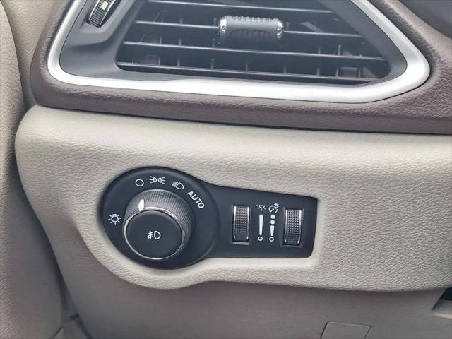 2017 Chrysler Pacifica Touring-L