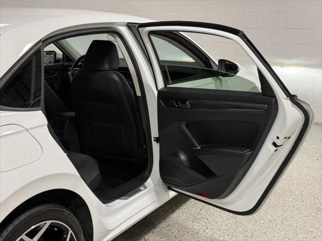 2020 Volkswagen Passat 2.0T R-Line