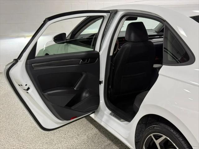 2020 Volkswagen Passat 2.0T R-Line