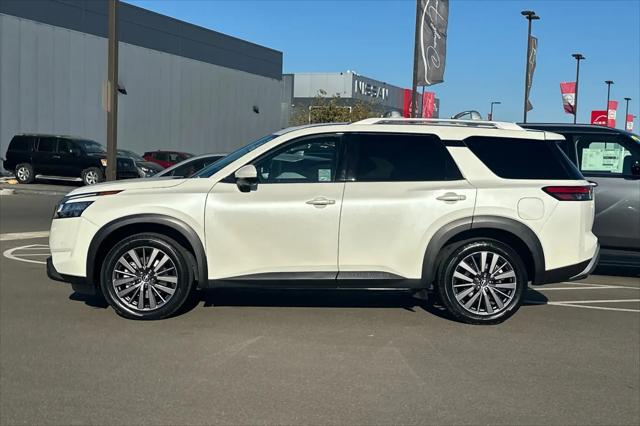 2023 Nissan Pathfinder SL FWD
