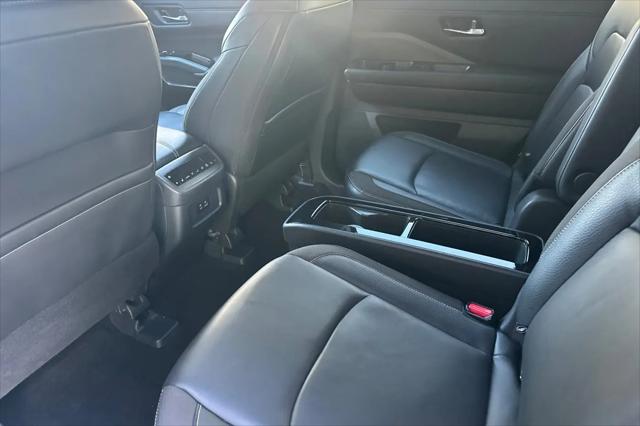 2023 Nissan Pathfinder SL FWD