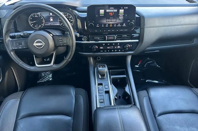 2023 Nissan Pathfinder SL FWD