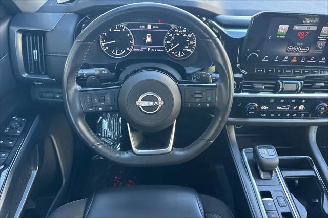 2023 Nissan Pathfinder SL FWD