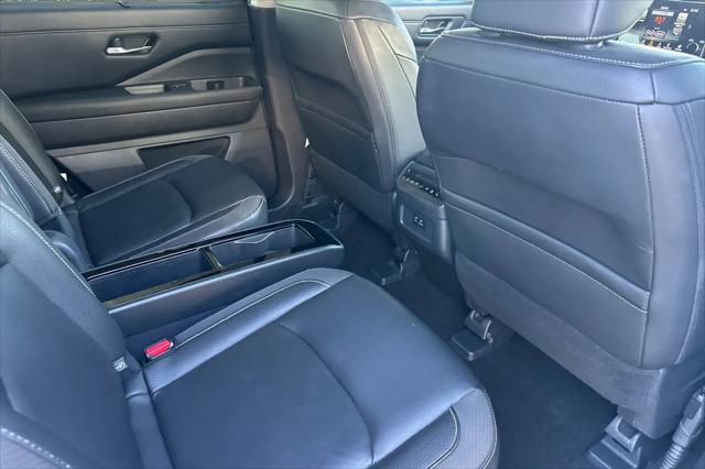 2023 Nissan Pathfinder SL FWD
