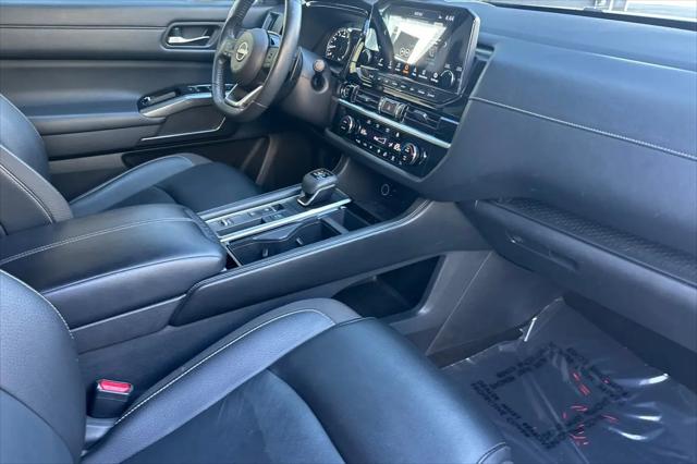 2023 Nissan Pathfinder SL FWD