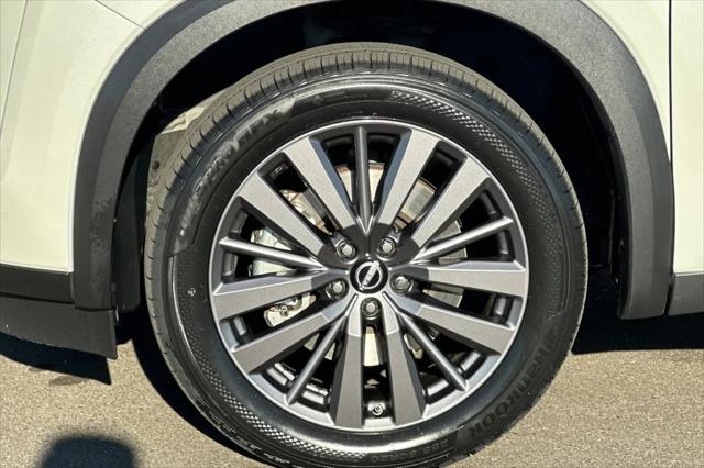 2023 Nissan Pathfinder SL FWD
