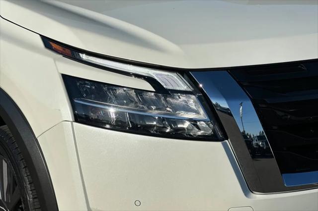 2023 Nissan Pathfinder SL FWD
