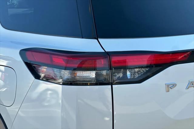2023 Nissan Pathfinder SL FWD
