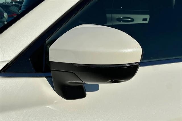 2023 Nissan Pathfinder SL FWD