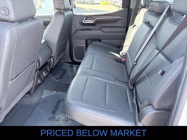 2025 GMC Sierra 1500 2WD Crew Cab Short Box SLT