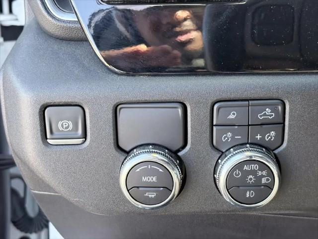 2025 GMC Sierra 1500 2WD Crew Cab Short Box SLT