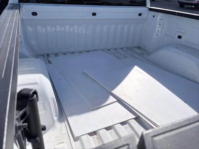2025 GMC Sierra 1500 2WD Crew Cab Short Box SLT