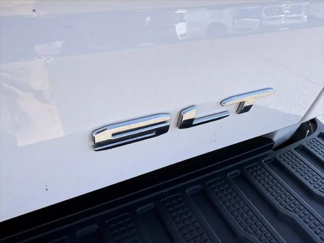 2025 GMC Sierra 1500 2WD Crew Cab Short Box SLT