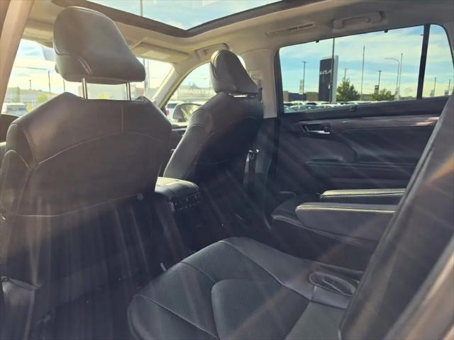 2022 Toyota Highlander Platinum