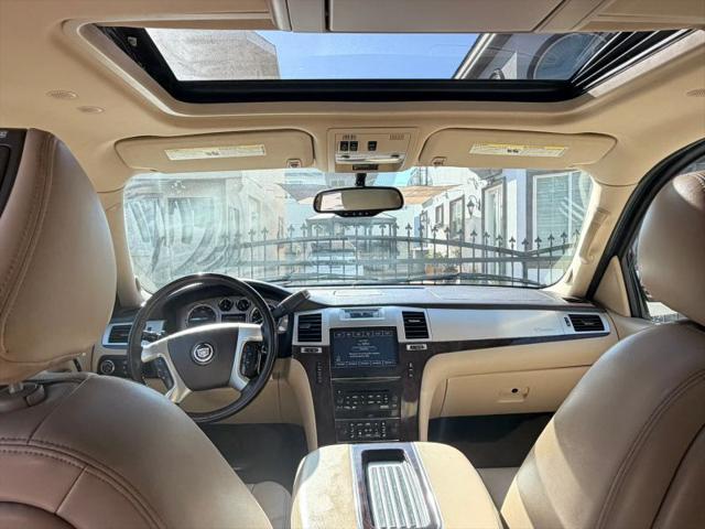 2012 Cadillac Escalade Luxury
