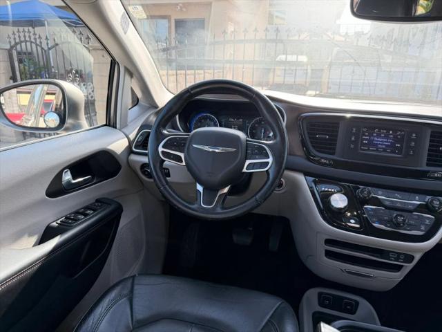 2017 Chrysler Pacifica Touring-L