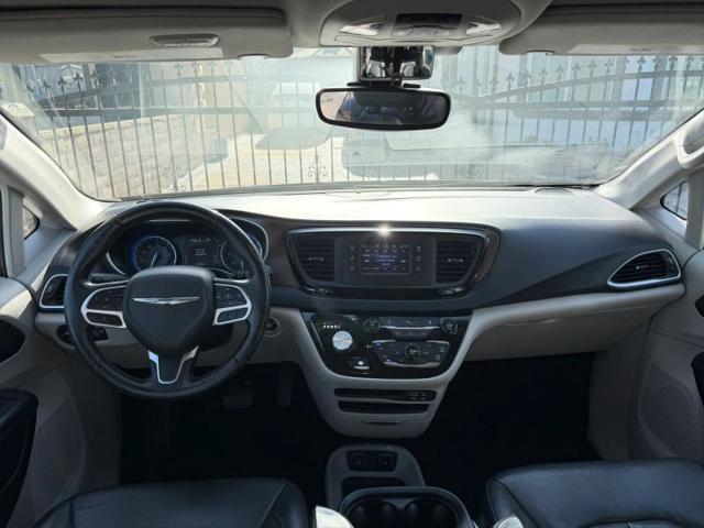 2017 Chrysler Pacifica Touring-L