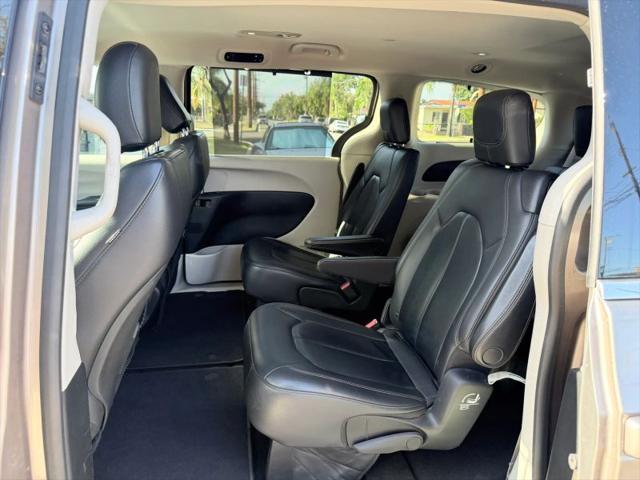 2017 Chrysler Pacifica Touring-L