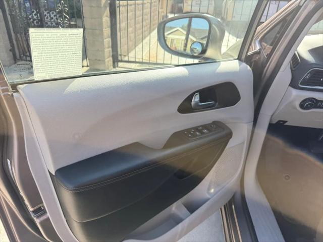 2017 Chrysler Pacifica Touring-L