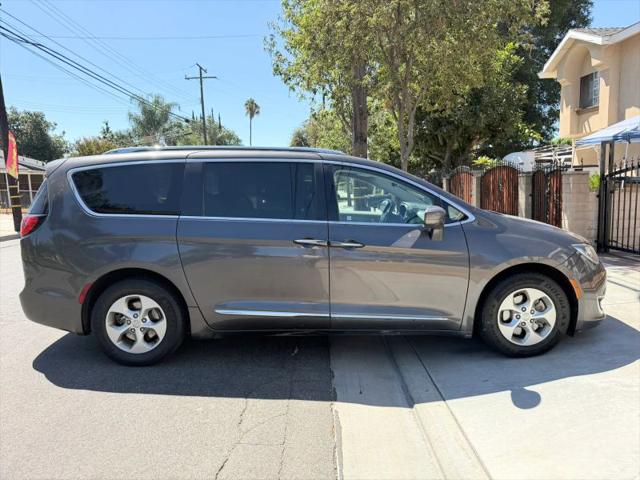 2017 Chrysler Pacifica Touring-L Plus