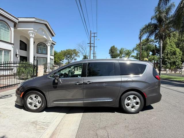 2017 Chrysler Pacifica Touring-L Plus