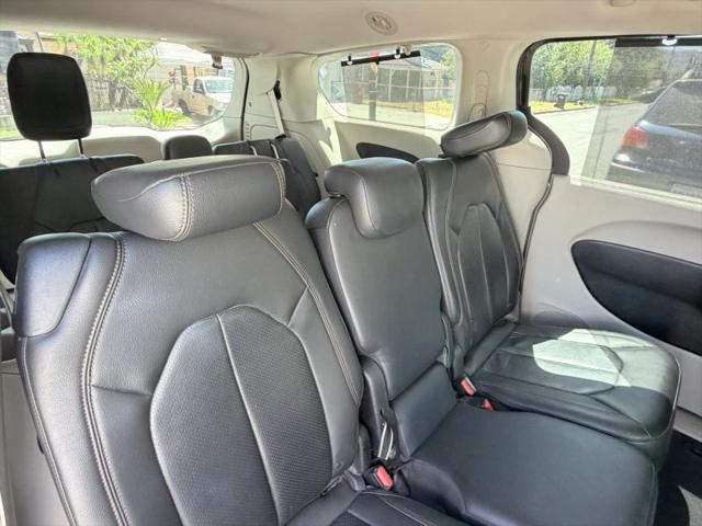 2017 Chrysler Pacifica Touring-L Plus