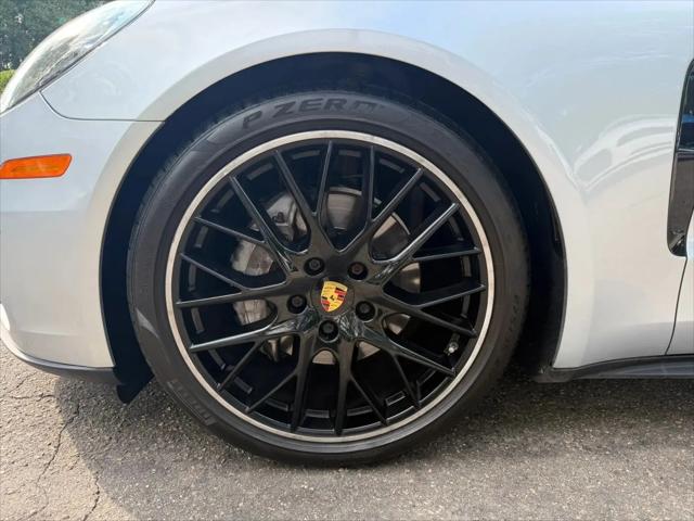 2018 Porsche Panamera 4