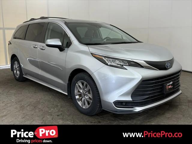 2022 Toyota Sienna LE for sale in Maumee, OH