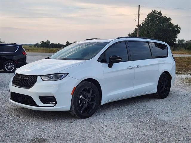 2025 Chrysler Pacifica Limited for sale in Sarcoxie, MO